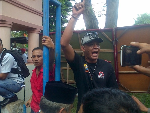 Aksi demontrasi saat HUT Kota Jambi